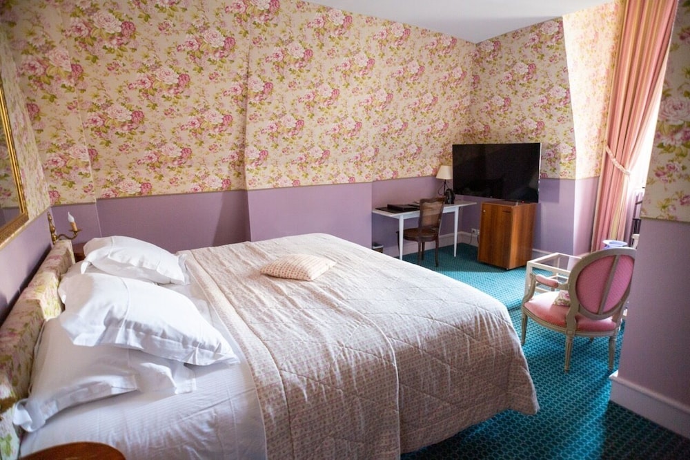 Classic Double Room, Ensuite, Courtyard View (Monsieur De Coligny) - Photo 9