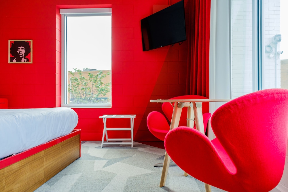 Room 219: Deluxe King
