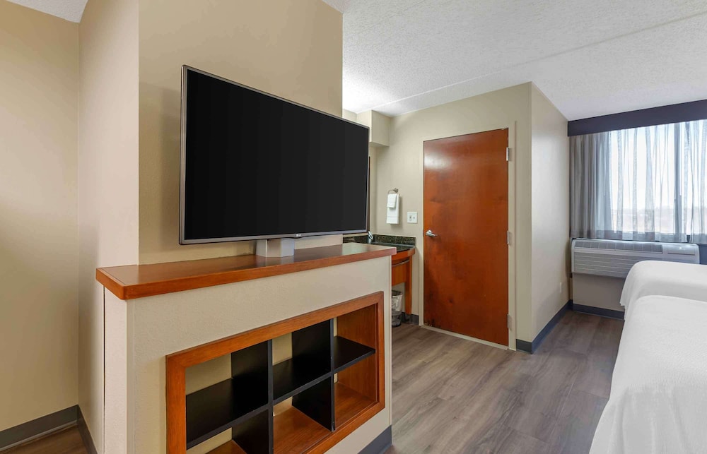 Deluxe Studio, Multiple Beds, Non Smoking, Kitchenette - Photo 2