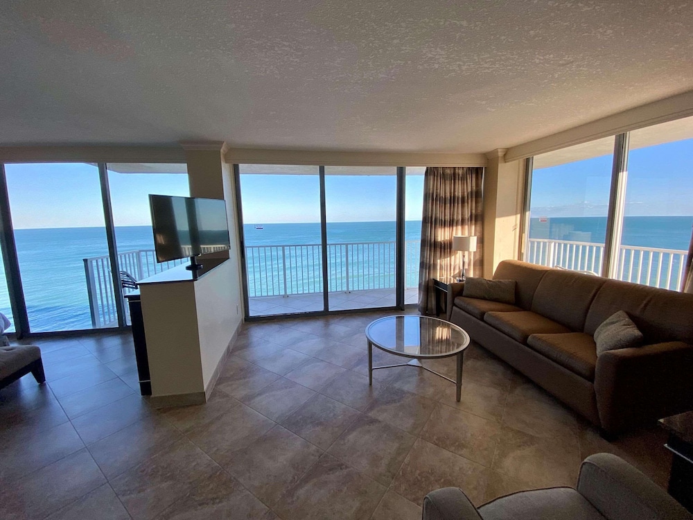 Premium Studio Suite, 1 King Bed with Sofa bed, Oceanfront - Photo 7
