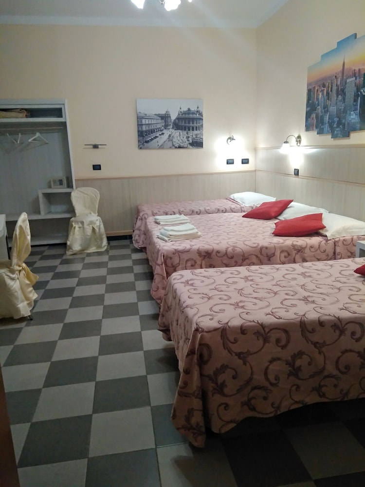Family Quadruple Room photo 2