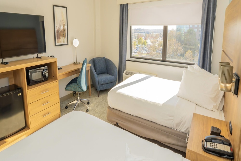 Deluxe Room, 2 Queen Beds, Non Smoking - Photo 2
