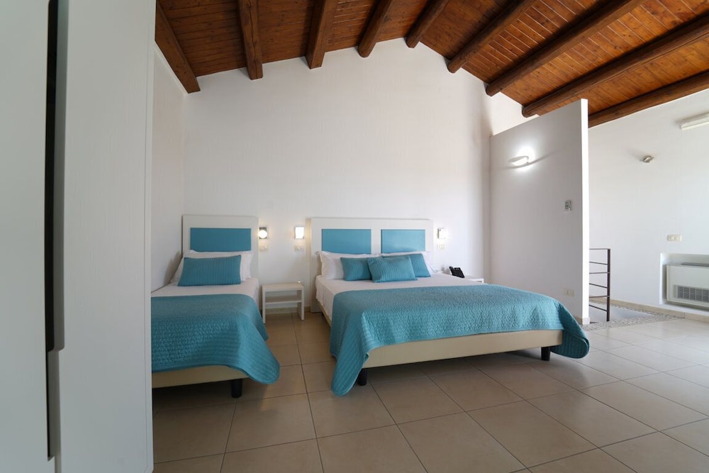 Junior Suite, 1 Bedroom - Photo 2