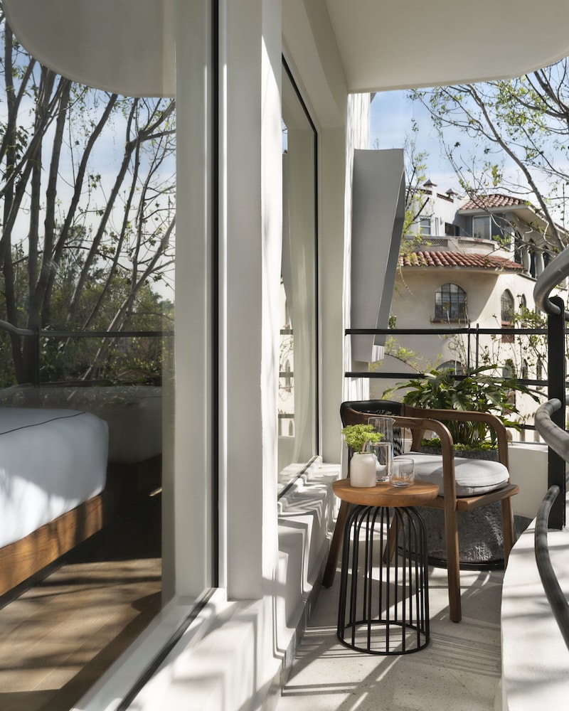 Premium Room, 2 Queen Beds, Balcony - Photo 5