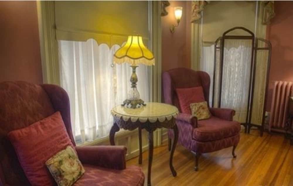 Deluxe Room, 1 King Bed, Fireplace photo 3