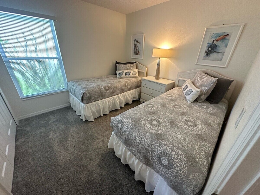 House, Multiple Beds, Pool Access, Pool View photo 3