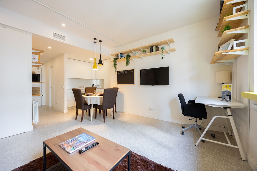 Apartment, Smoking
