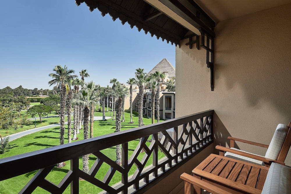 Deluxe Room, 1 King Bed (Balcony)