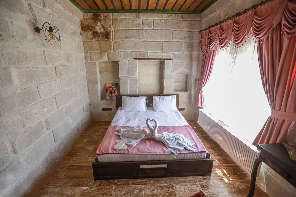Deniz Stone Room - Photo 7