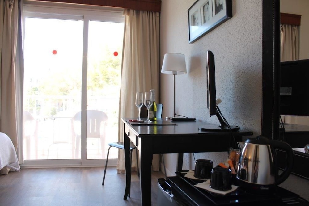 Classic Triple Room, Terrace photo 2