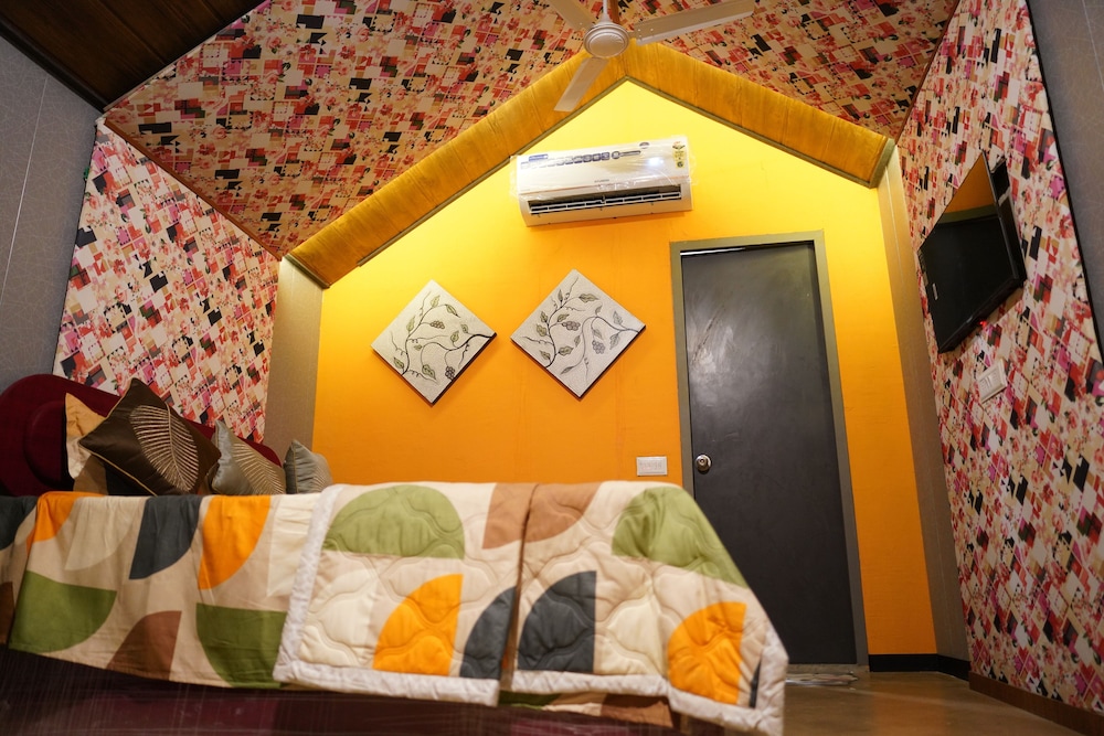 Luxury Cottage, 1 King Bed with Sofa bed, Private Bathroom, Pool View