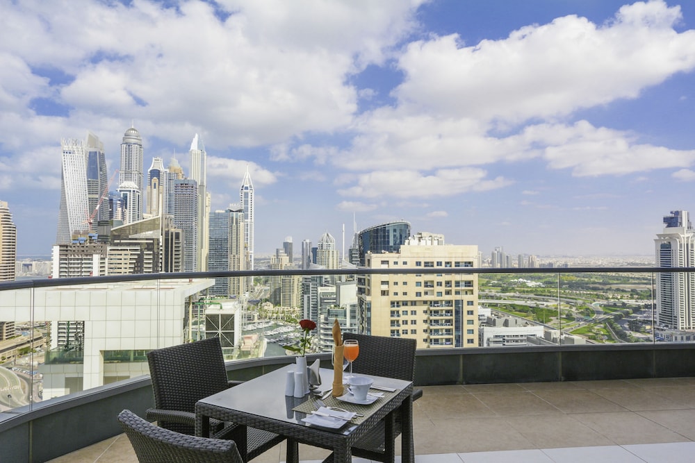 Premier Apartment, 3 Bedrooms (Lake view/Marina view) photo 3