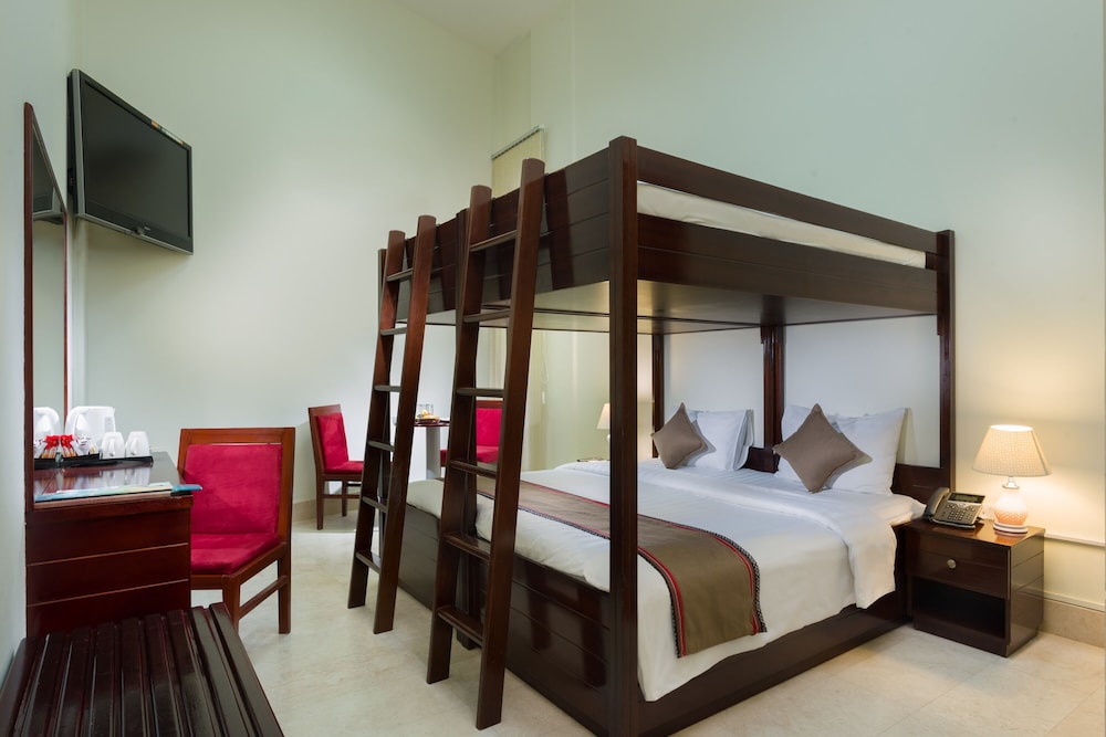 BUNKER ROOM (BUNK BEDS) photo 3