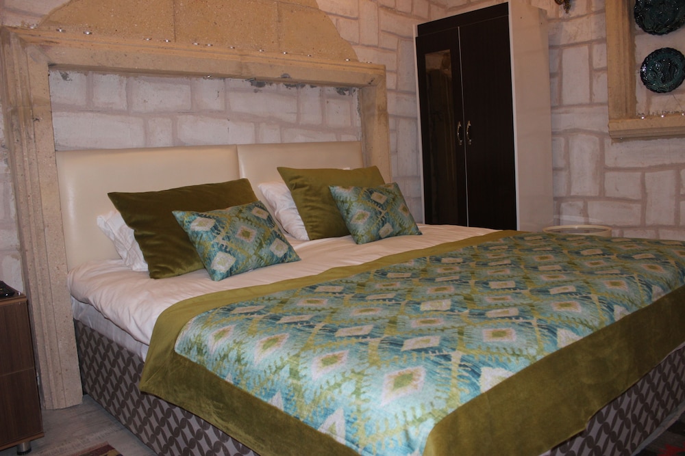 Standard Room, 1 King Bed photo 1