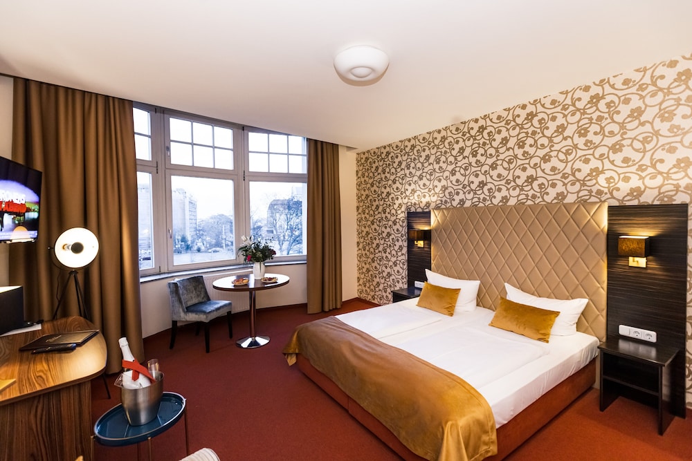 Standard Double or Twin Room - Photo 20