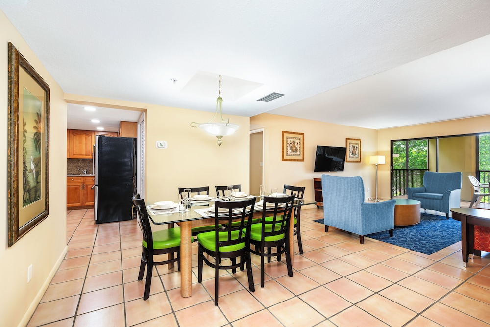 3 Bedroom Suite with Washer and Dryer - Photo 4