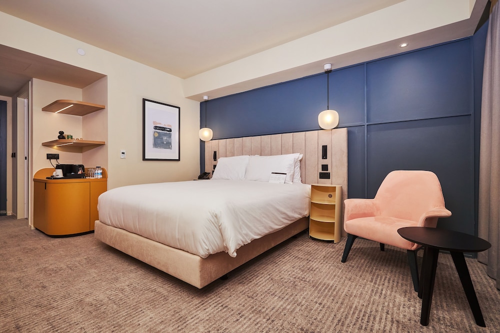 Standard Room, 1 King Bed, Balcony, City View