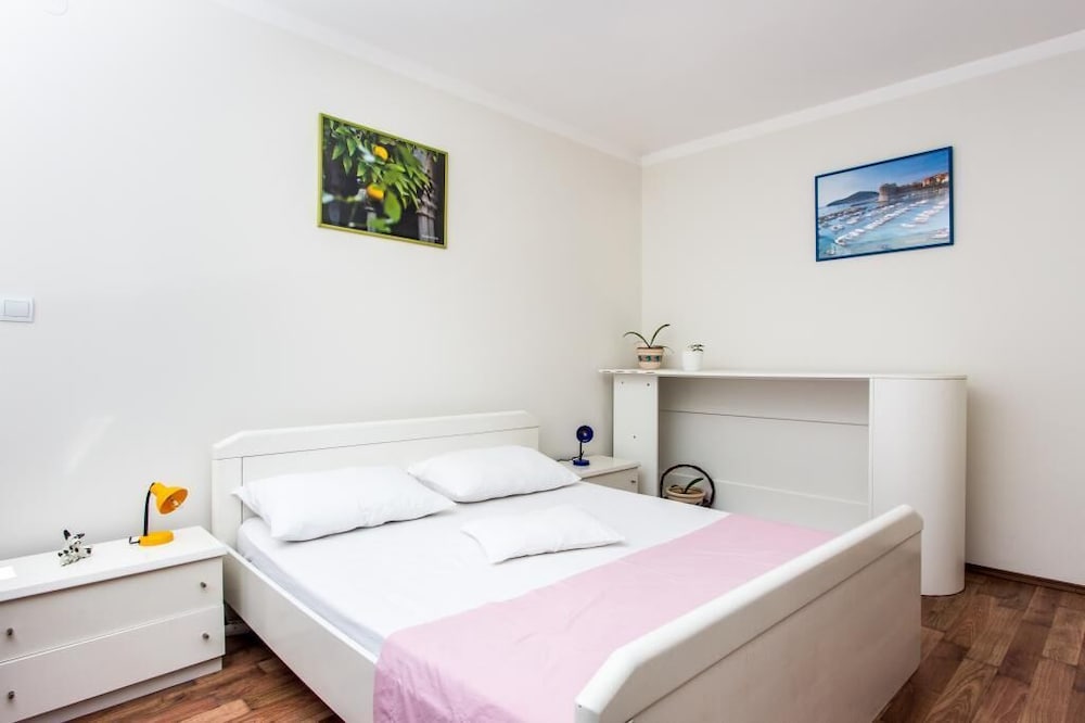 Apartment (One-Bedroom Apartment)