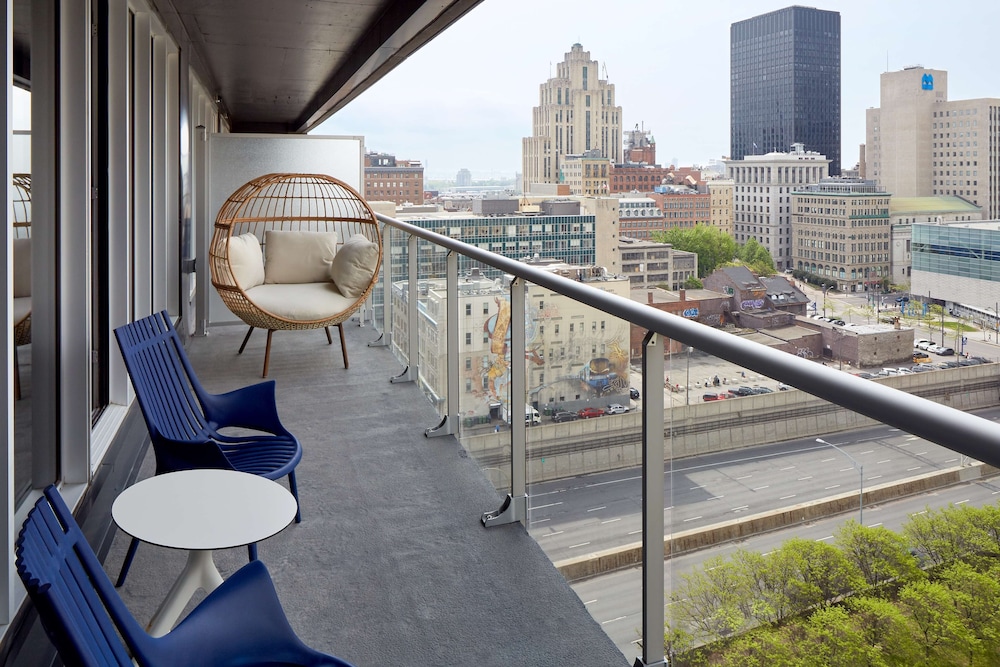 Suite, 1 Bedroom, Balcony, City View - Photo 8