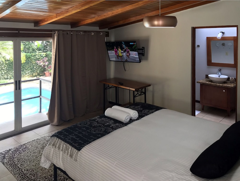Comfort Studio Suite, Non Smoking, Pool View photo 2