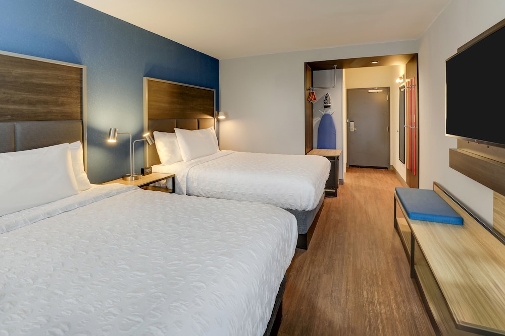 Room, 2 Queen Beds - Photo 2