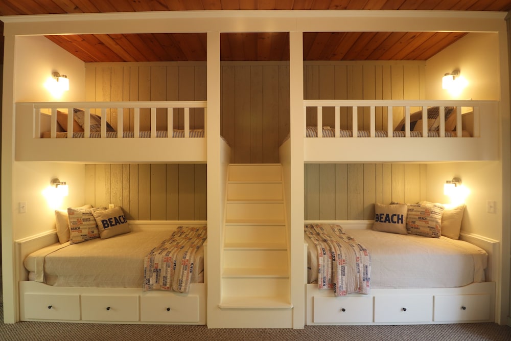 Superior Cottage, 4 Bedrooms, River View (River's Edge) - Pets Allowed