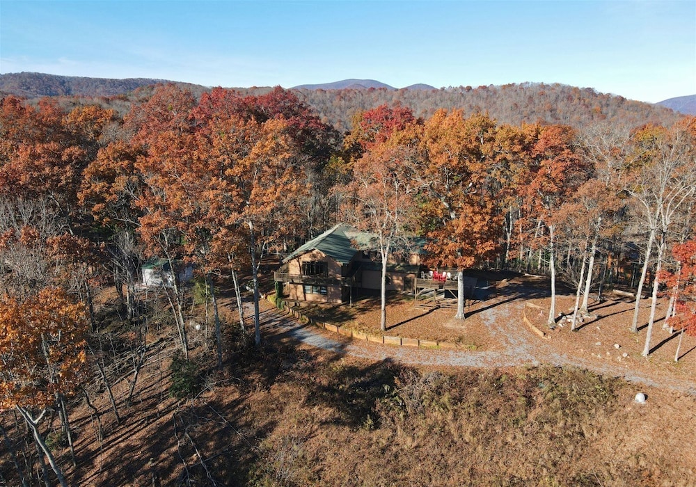 Cabin (Misty Mountains Manor & Overlook- Blu) photo 2