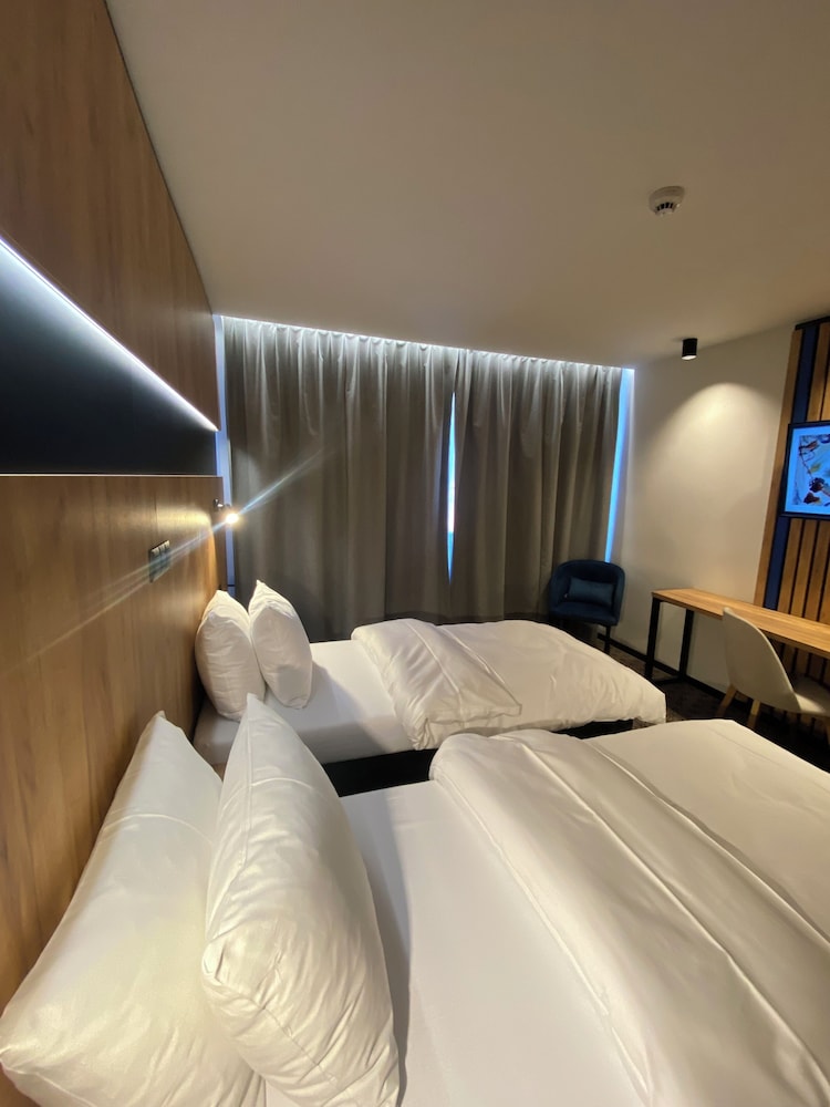 Premium Room, 1 King Bed, Sauna - Photo 5