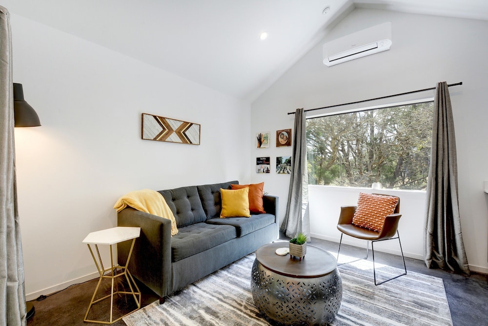 Standard Cabin, 1 Queen Bed with Sofa bed (Breezeway) photo 3
