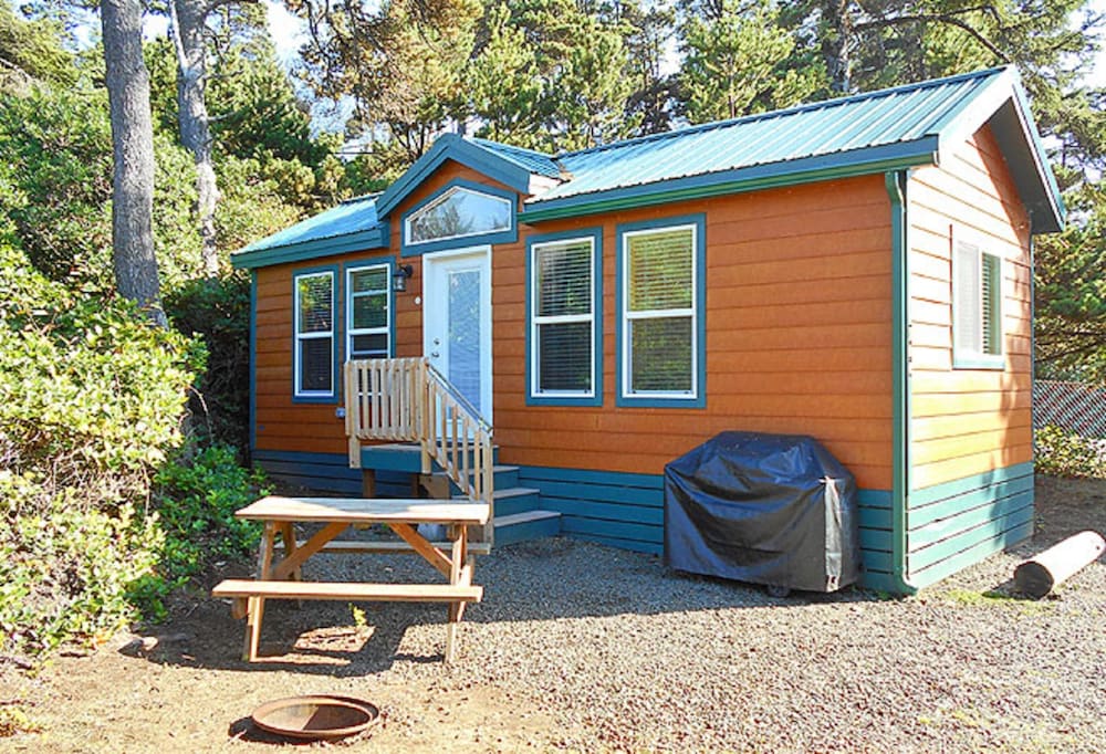 Cottage, 2 Bedrooms, Non Smoking (No Pets, Linens Available) photo 3