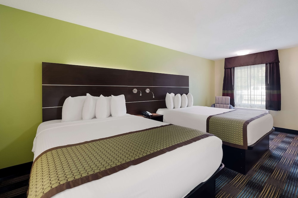 Standard Room, 2 Queen Beds, Non Smoking, Refrigerator & Microwave (Shower Only) photo 2