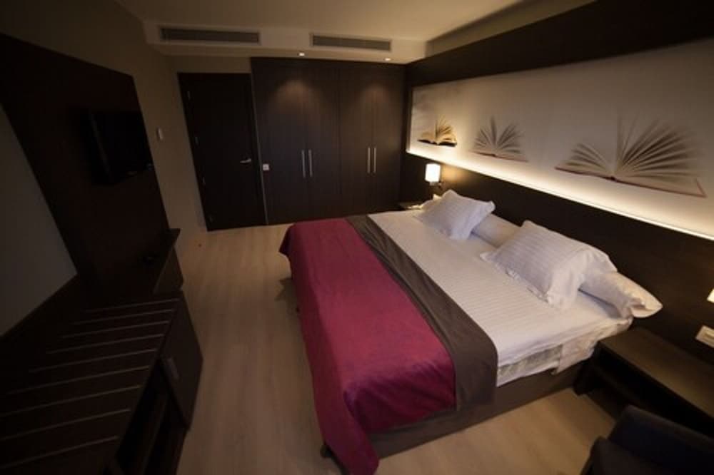 Standard Room, 2 Twin Beds photo 3