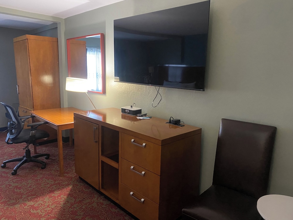 Hiltop Hotel, Photo 2