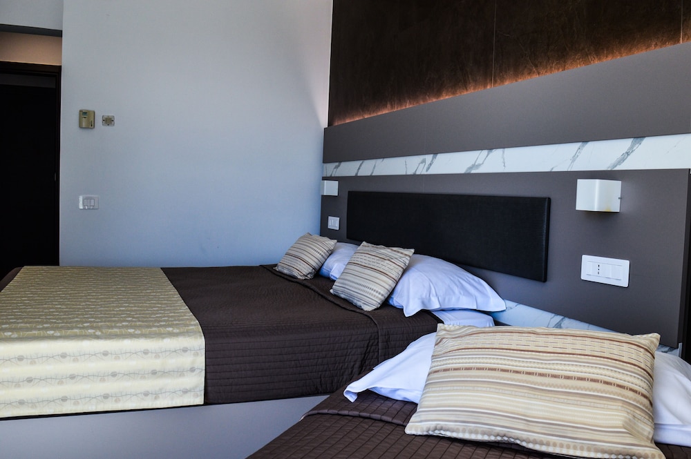 Superior Triple Room photo 2
