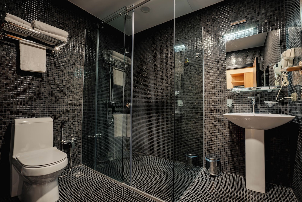 Two-Bedroom Suite - Photo 4