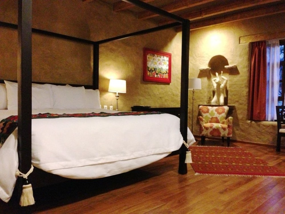 Deluxe Suite, 1 King Bed photo 2