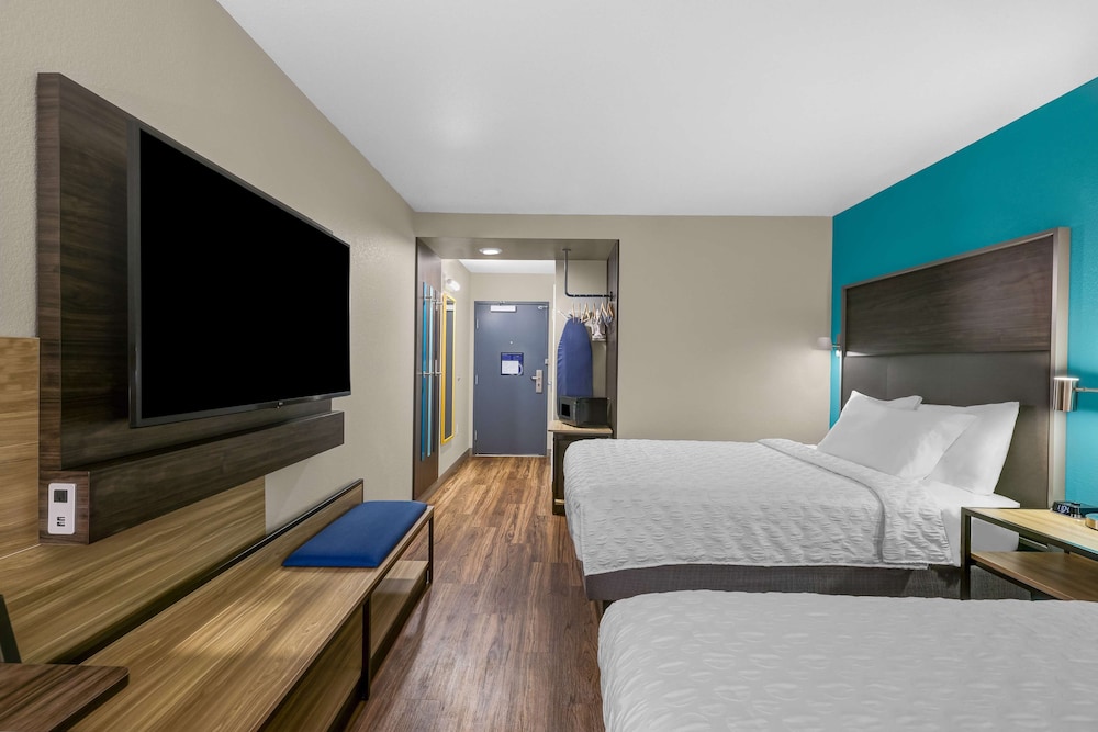 Room, 2 Queen Beds - Photo 2