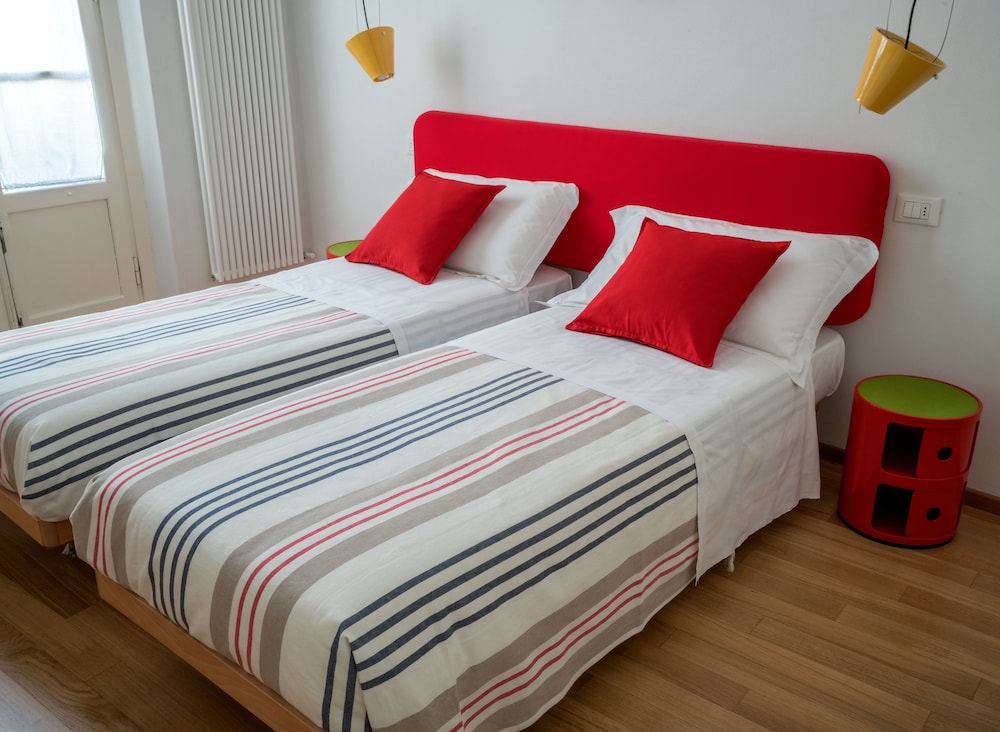Double Room (60s) photo 3