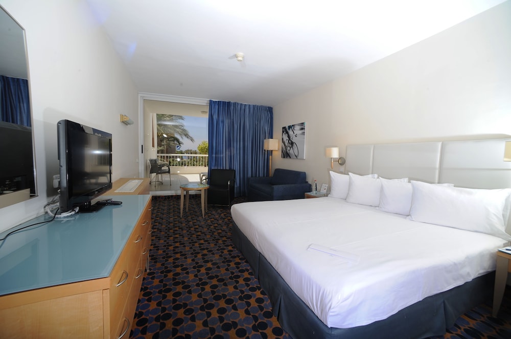 Olympic Room With Balcony,Hotel's Lawns View