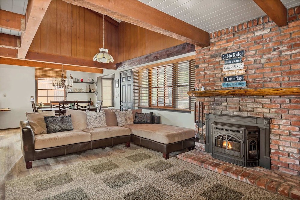Cabin, Multiple Beds, Patio, Mountain View (Happy Bear Cabin) photo 1