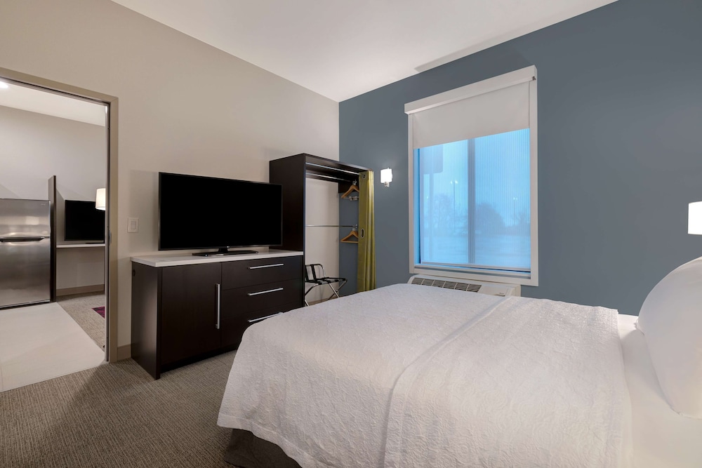 Suite, 1 King Bed, Accessible (Mobility, 3x3 Shower) - Photo 6