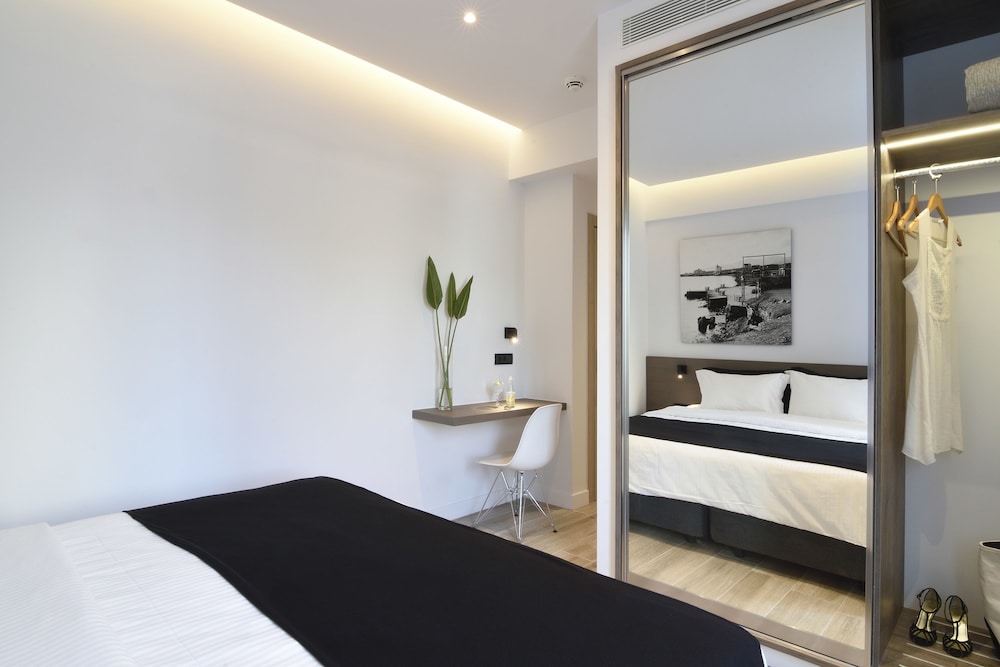 Standard Double or Twin Room - Photo 5