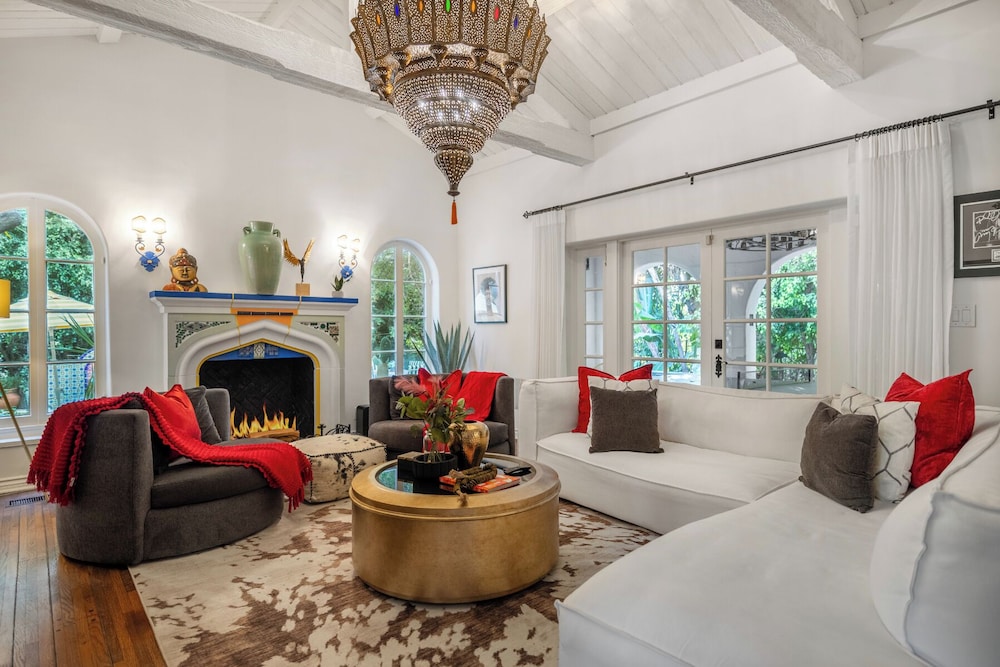 Luxury House, Multiple Beds, Pool Access, Pool View (Sunset Vale) photo 3