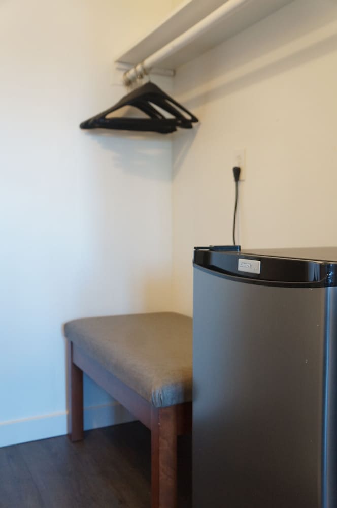 Standard Room, 2 Double Beds - Photo 8