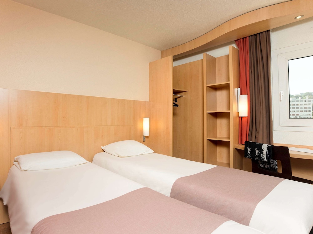 Standard Room, 2 Twin Beds - Photo 1