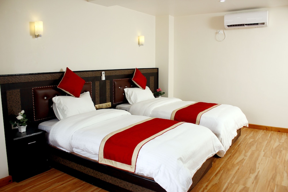 Deluxe Double or Twin Room, 2 Bedrooms, Accessible, Valley View