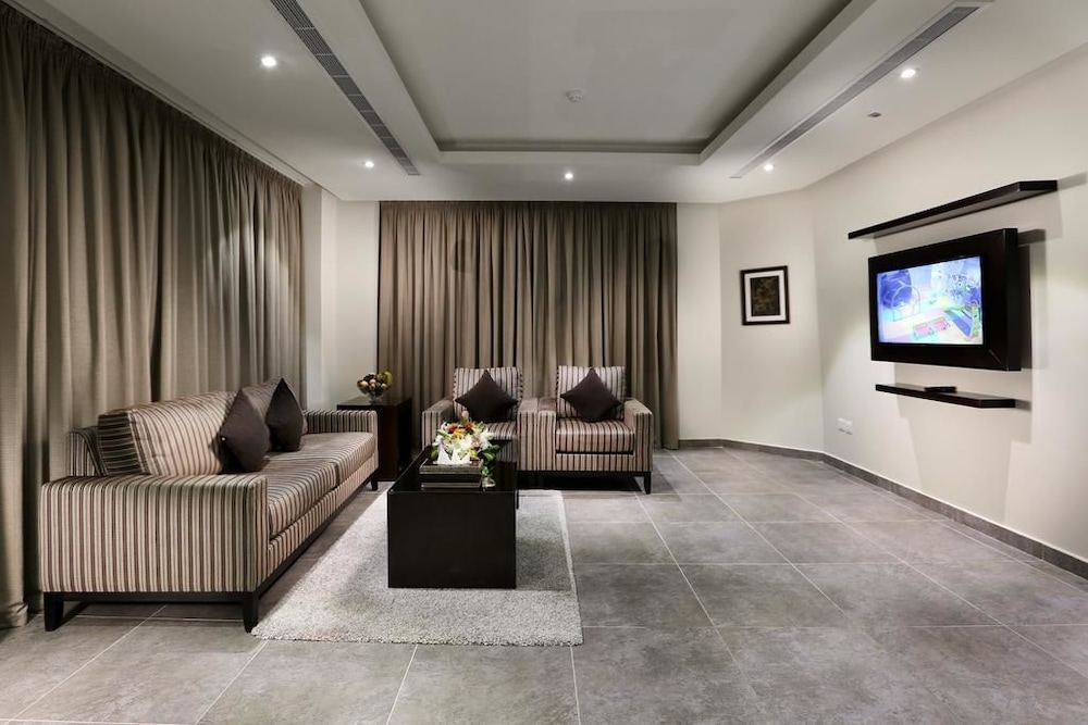 Suite, 3 Bedrooms photo 2