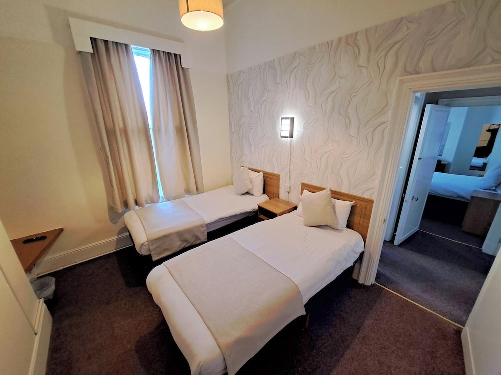 Family Quadruple Room - Photo 1