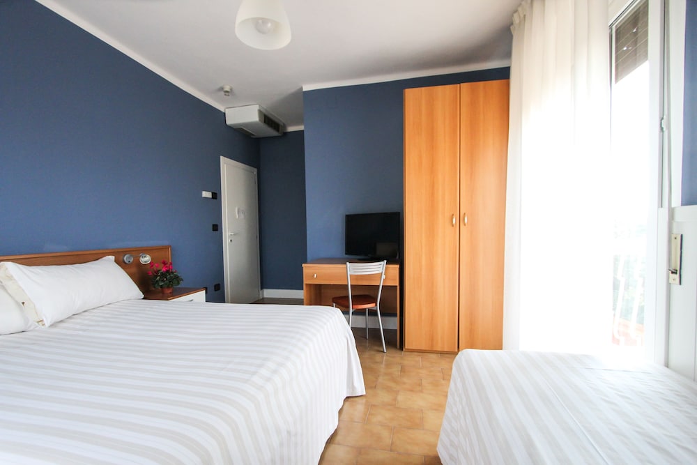 Superior Triple Room photo 3