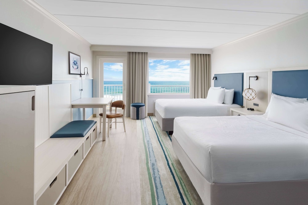 Room, 2 Queen Beds, Accessible, Bathtub (Mobility & Hearing, Oceanfront) photo 3